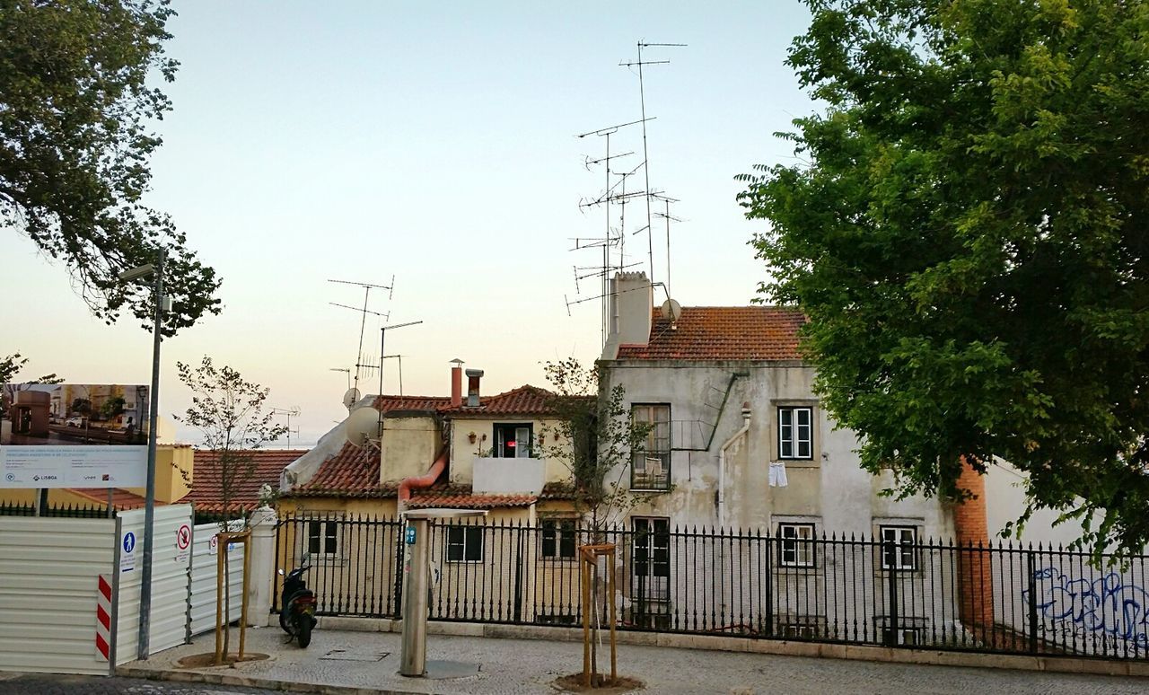 VIEW OF BUILDINGS IN CITY