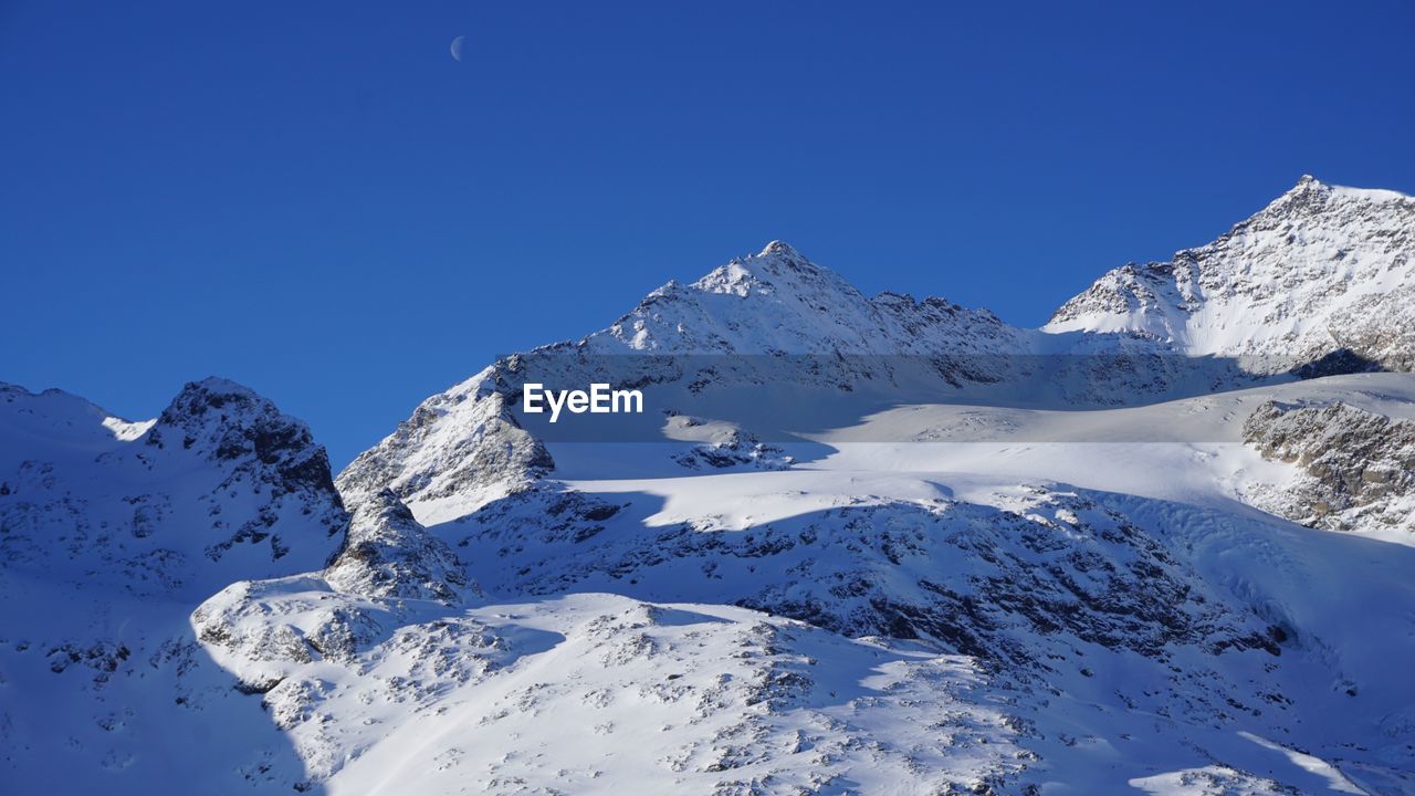 SNOWCAPPED MOUNTAIN AGAINST CLEAR BLUE SKY