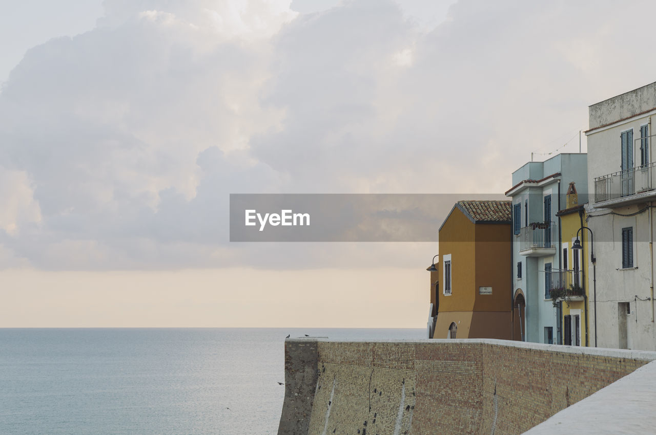 VIEW OF SEA AGAINST CLOUDY SKY