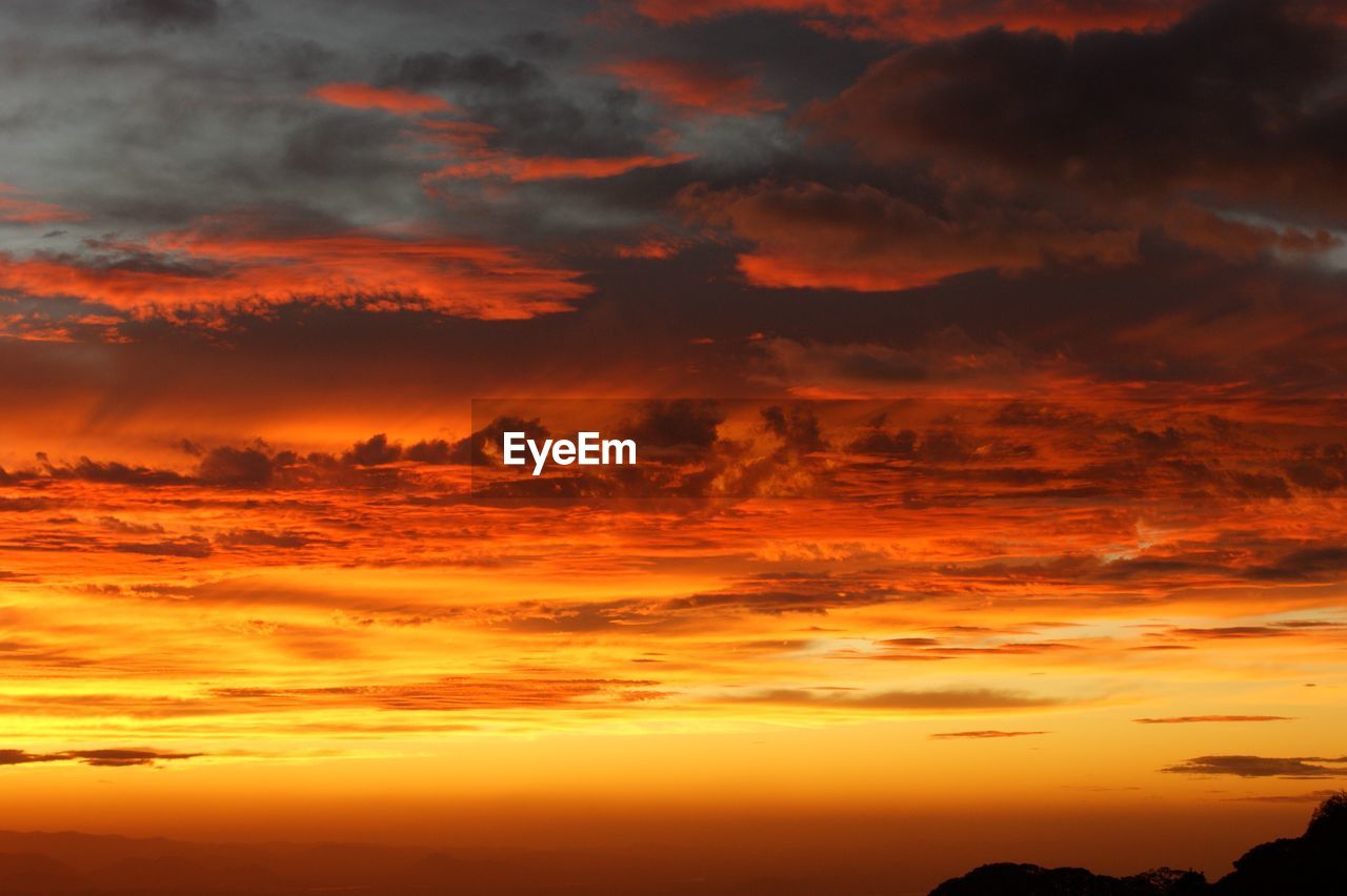 SCENIC VIEW OF DRAMATIC SKY OVER LANDSCAPE