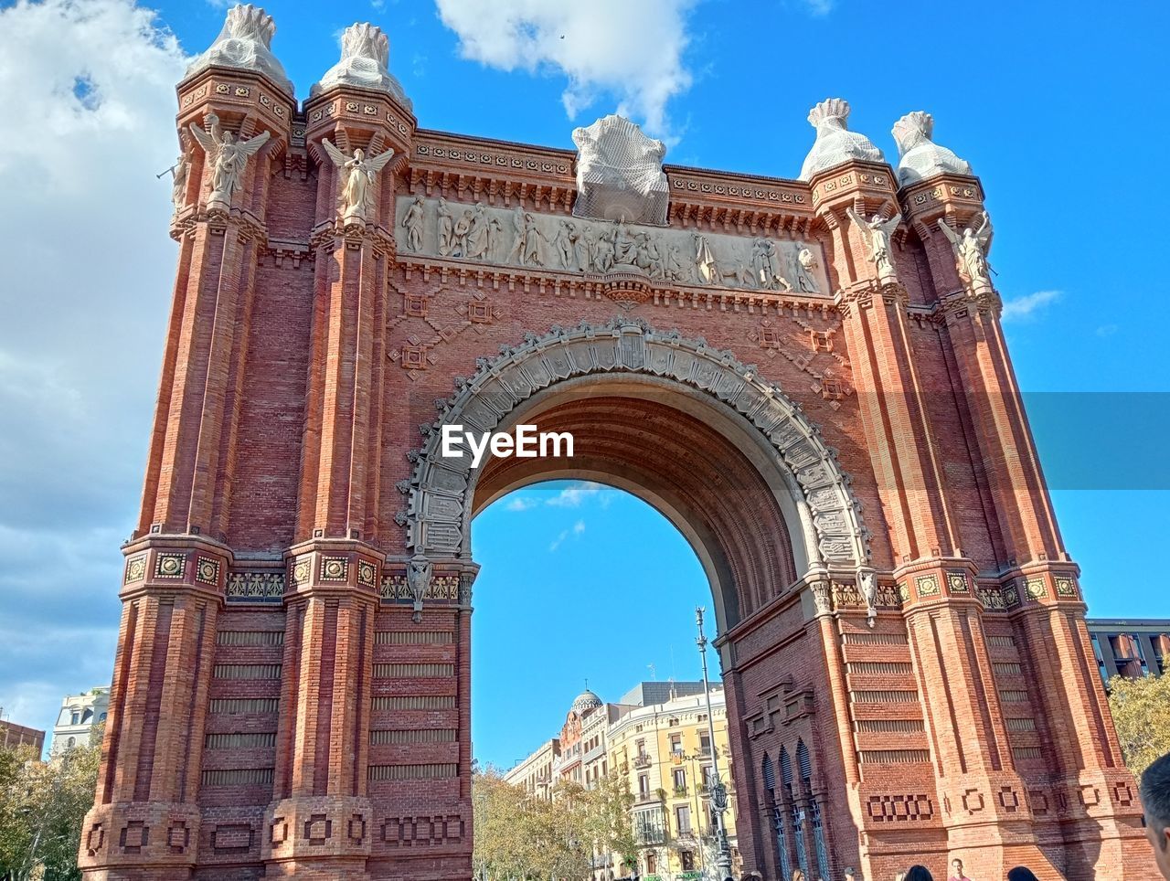 landmark, architecture, travel destinations, sky, arch, built structure, history, the past, travel, nature, city, tourism, triumphal arch, cloud, monument, building exterior, memorial, blue, day, low angle view, ancient history, outdoors, historic site, no people, building, sunny, tower, gate