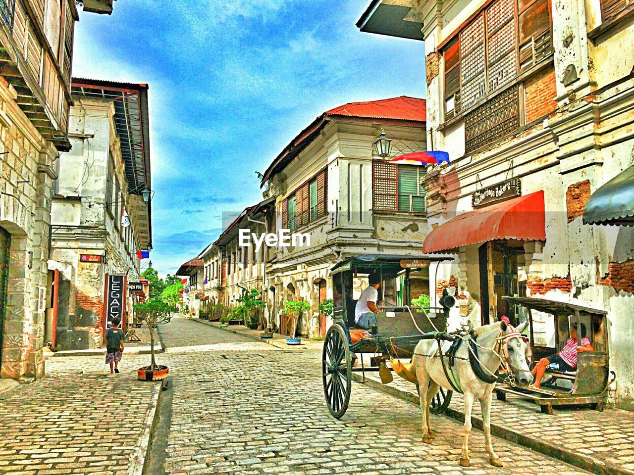 VIEW OF BUILDINGS IN CITY