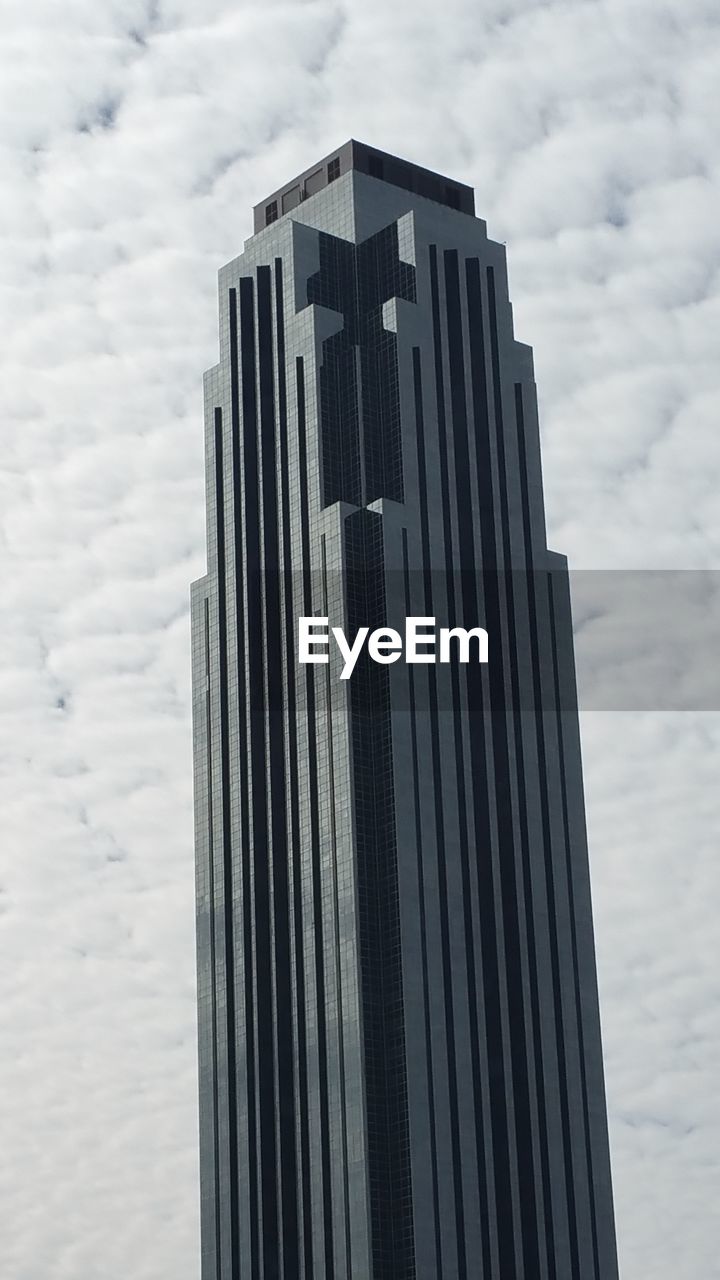 LOW ANGLE VIEW OF BUILDINGS AGAINST SKY