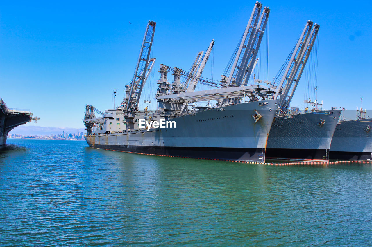 SHIP IN SEA AGAINST SKY