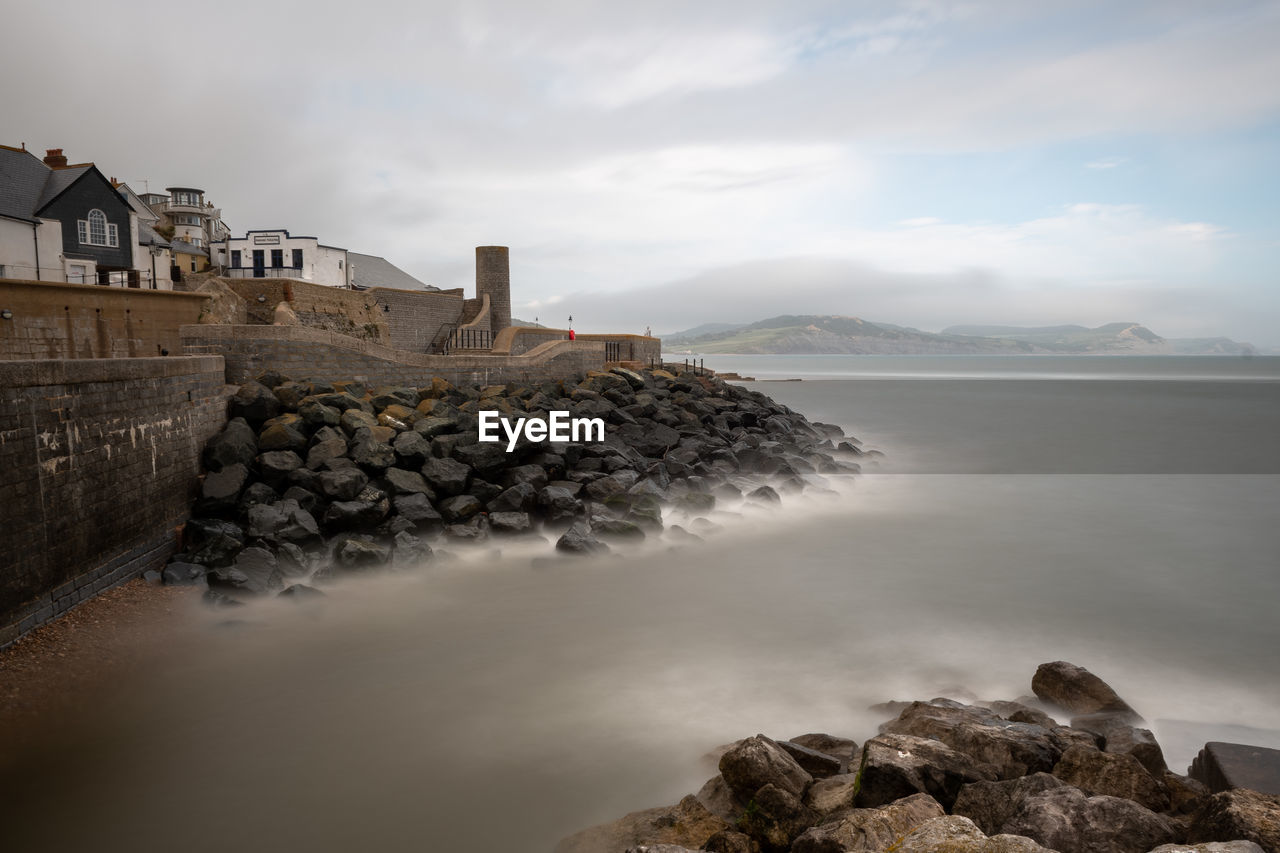 Long exposure of the sea washing up against the rocks at lyme regis in dorest