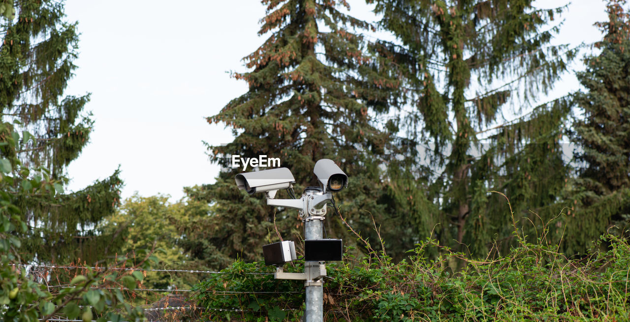 Video surveillance video surveillance system for a terrain