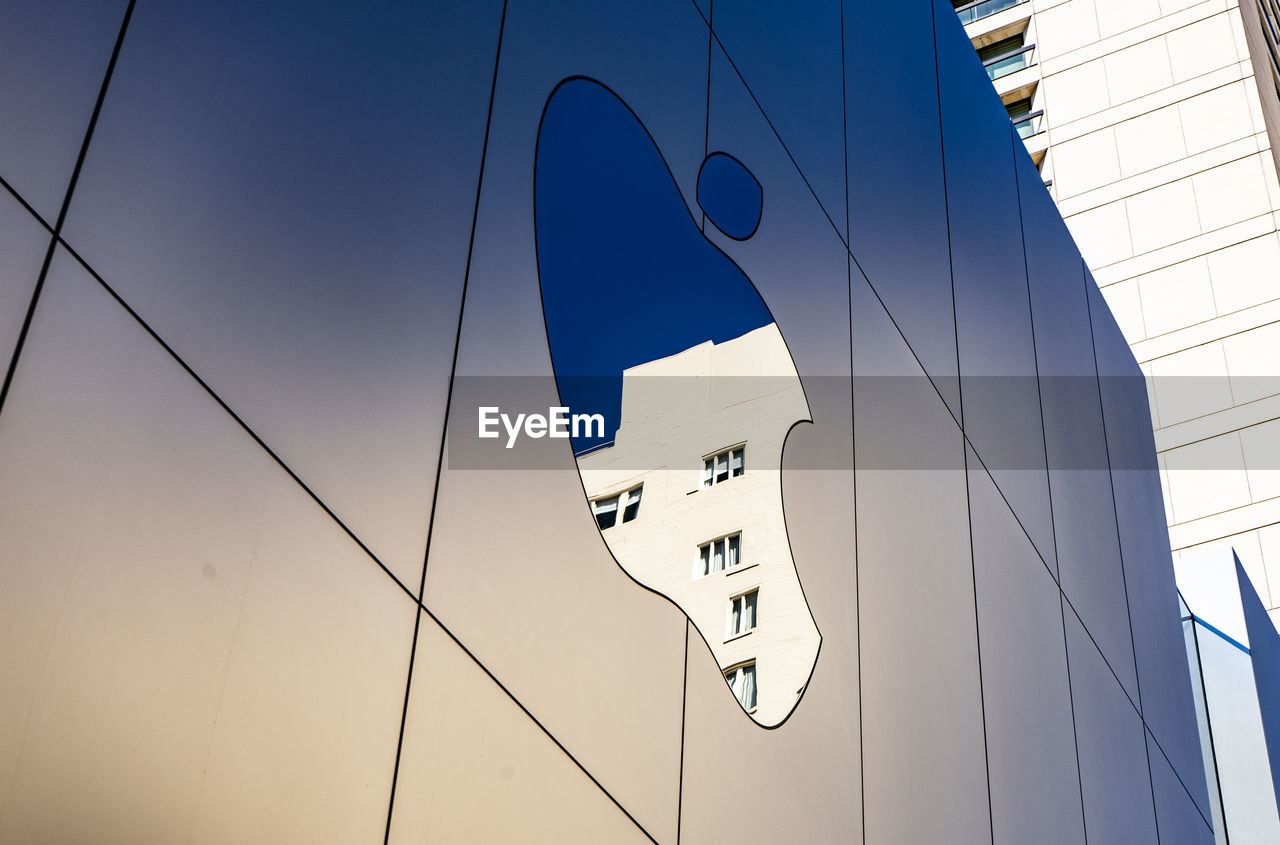 LOW ANGLE VIEW OF MODERN BUILDING AGAINST SKY