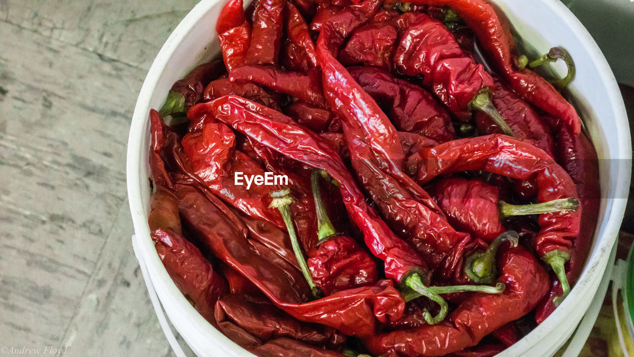 HIGH ANGLE VIEW OF RED CHILI ON TABLE