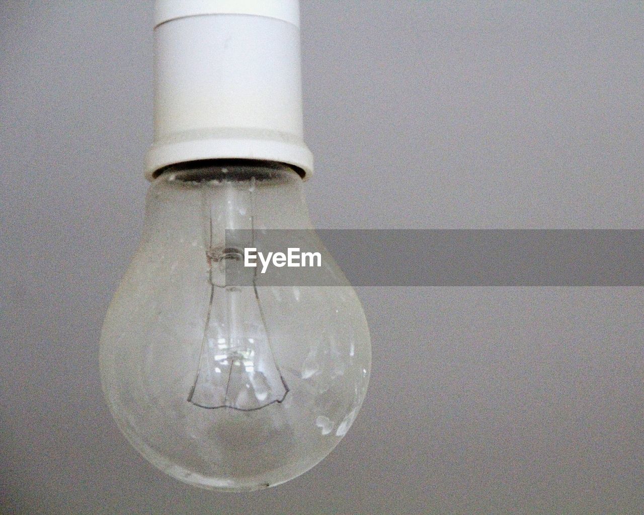 CLOSE-UP OF LIGHT BULB IN BACKGROUND