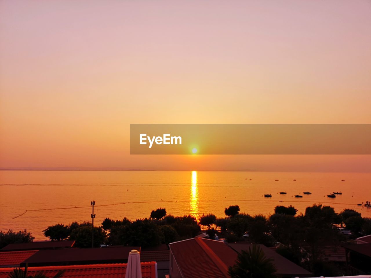 SCENIC VIEW OF SEA AGAINST ORANGE SKY