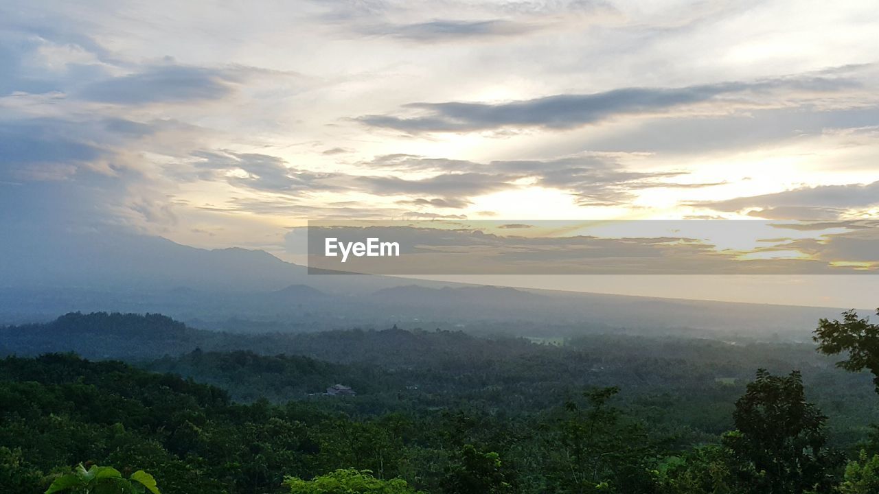 IDYLLIC SHOT OF LANDSCAPE AGAINST SKY