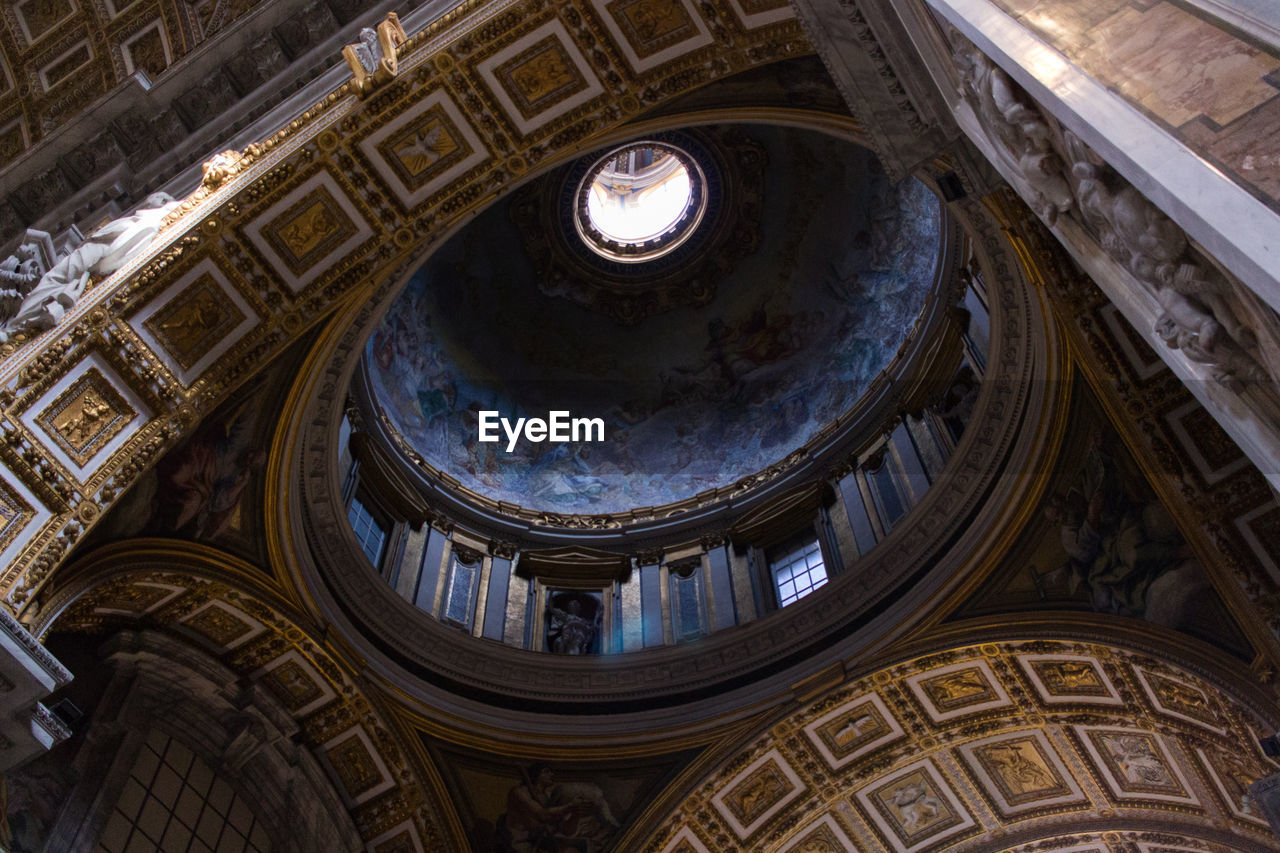 LOW ANGLE VIEW OF DOME OF TEMPLE