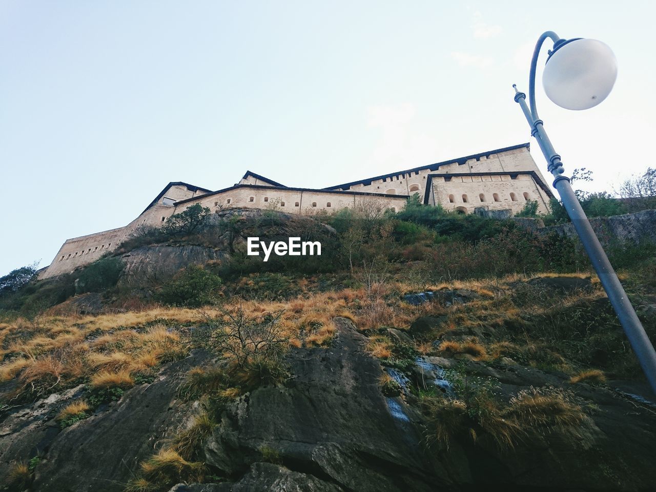 LOW ANGLE VIEW OF BUILT STRUCTURE AGAINST CLEAR SKY