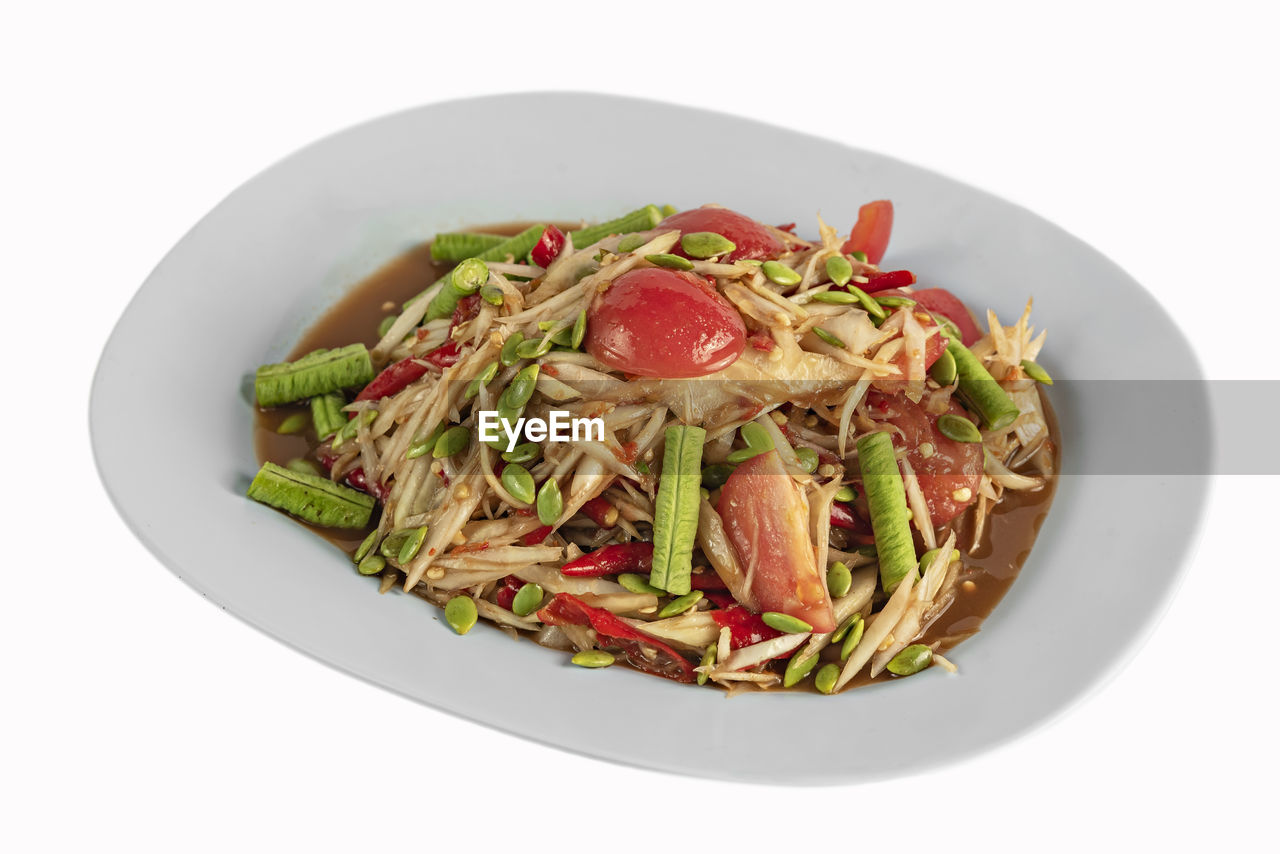 HIGH ANGLE VIEW OF SALAD IN PLATE AGAINST WHITE BACKGROUND