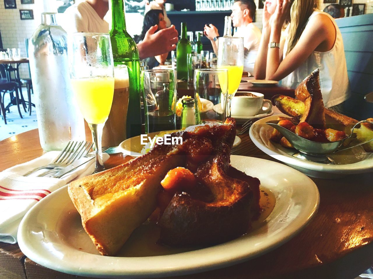 CLOSE-UP OF FOOD SERVED IN PLATE