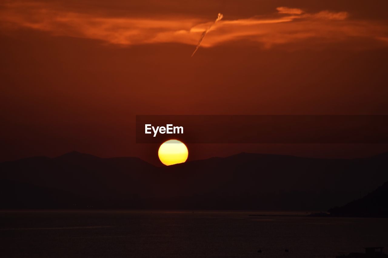 SILHOUETTE OF MOUNTAIN AT SUNSET