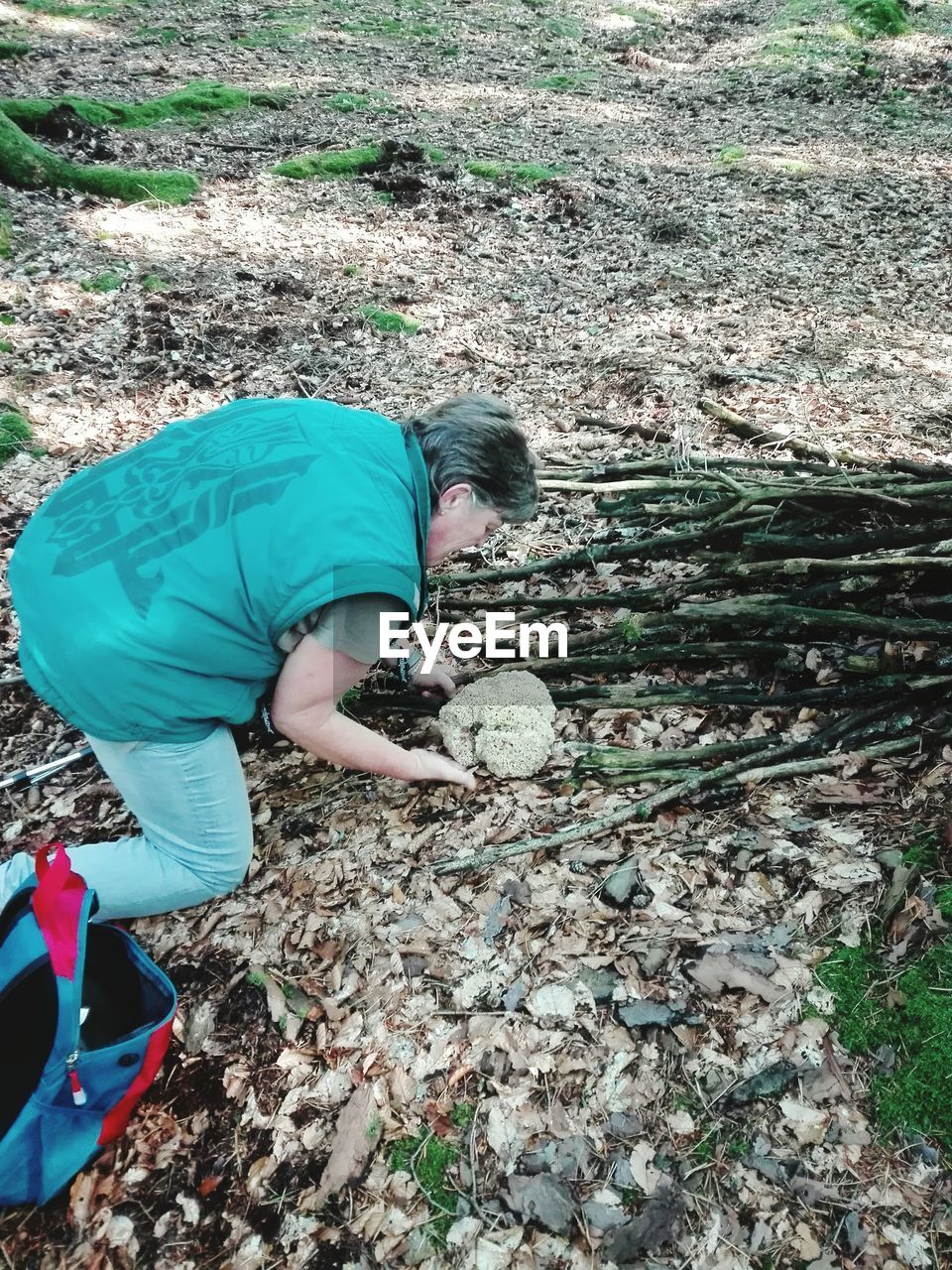 HIGH ANGLE VIEW OF PEOPLE IN FIELD