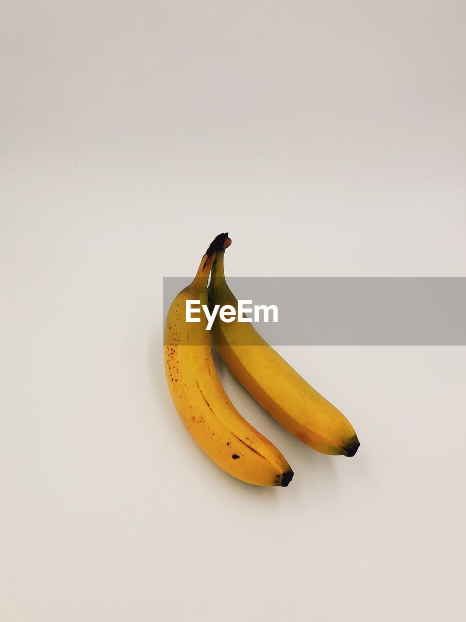 HIGH ANGLE VIEW OF BANANA ON WHITE BACKGROUND