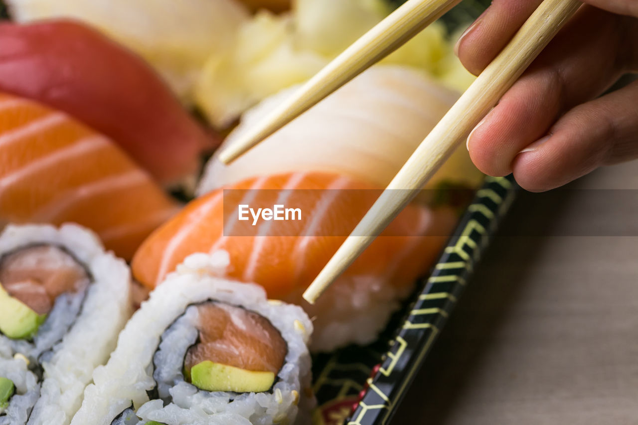 CLOSE-UP OF SUSHI IN PLATE