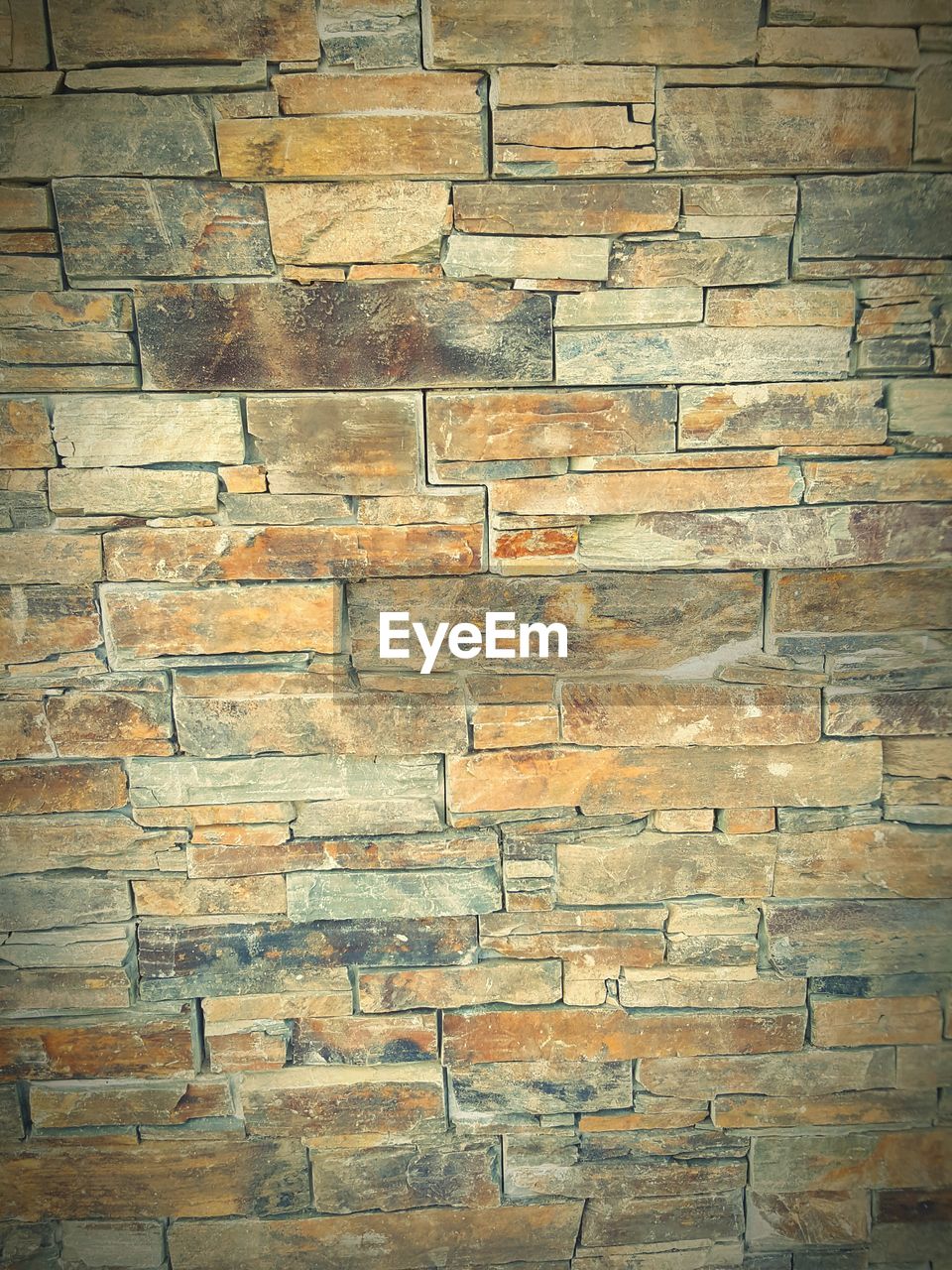 FULL FRAME SHOT OF WOODEN WALL