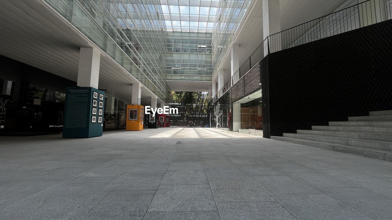 architecture, hall, building, built structure, indoors, business, floor, no people, domestic room, warehouse, industry, headquarters, transportation, city, interior design, store, retail