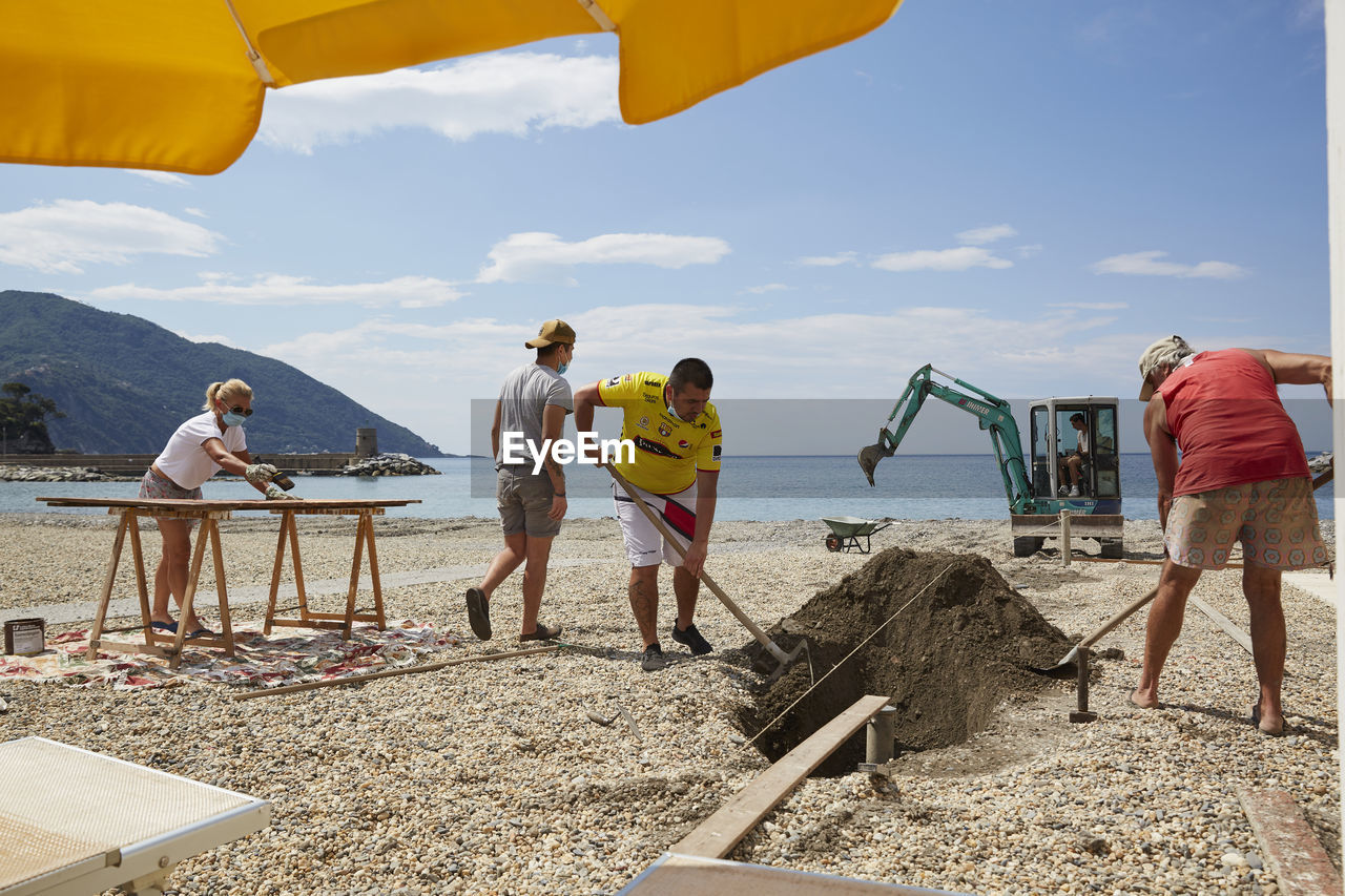 PEOPLE WORKING ON CONSTRUCTION SITE