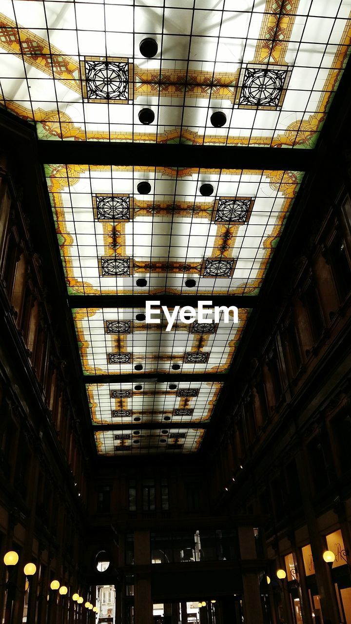 LOW ANGLE VIEW OF ILLUMINATED CEILING IN BUILDING