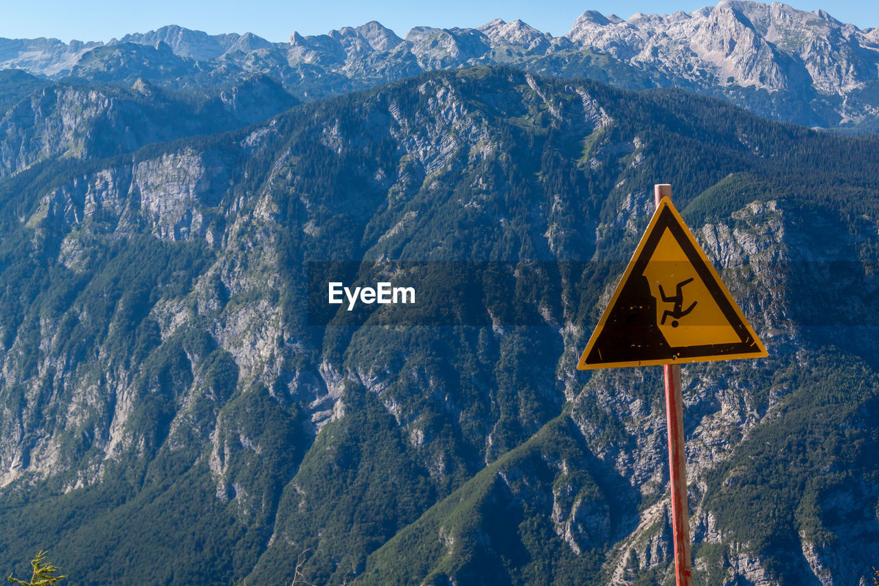 ROAD SIGN ON MOUNTAIN