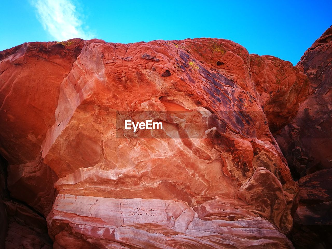 LOW ANGLE VIEW OF ROCK FORMATIONS IN MOUNTAIN AGAINST SKY