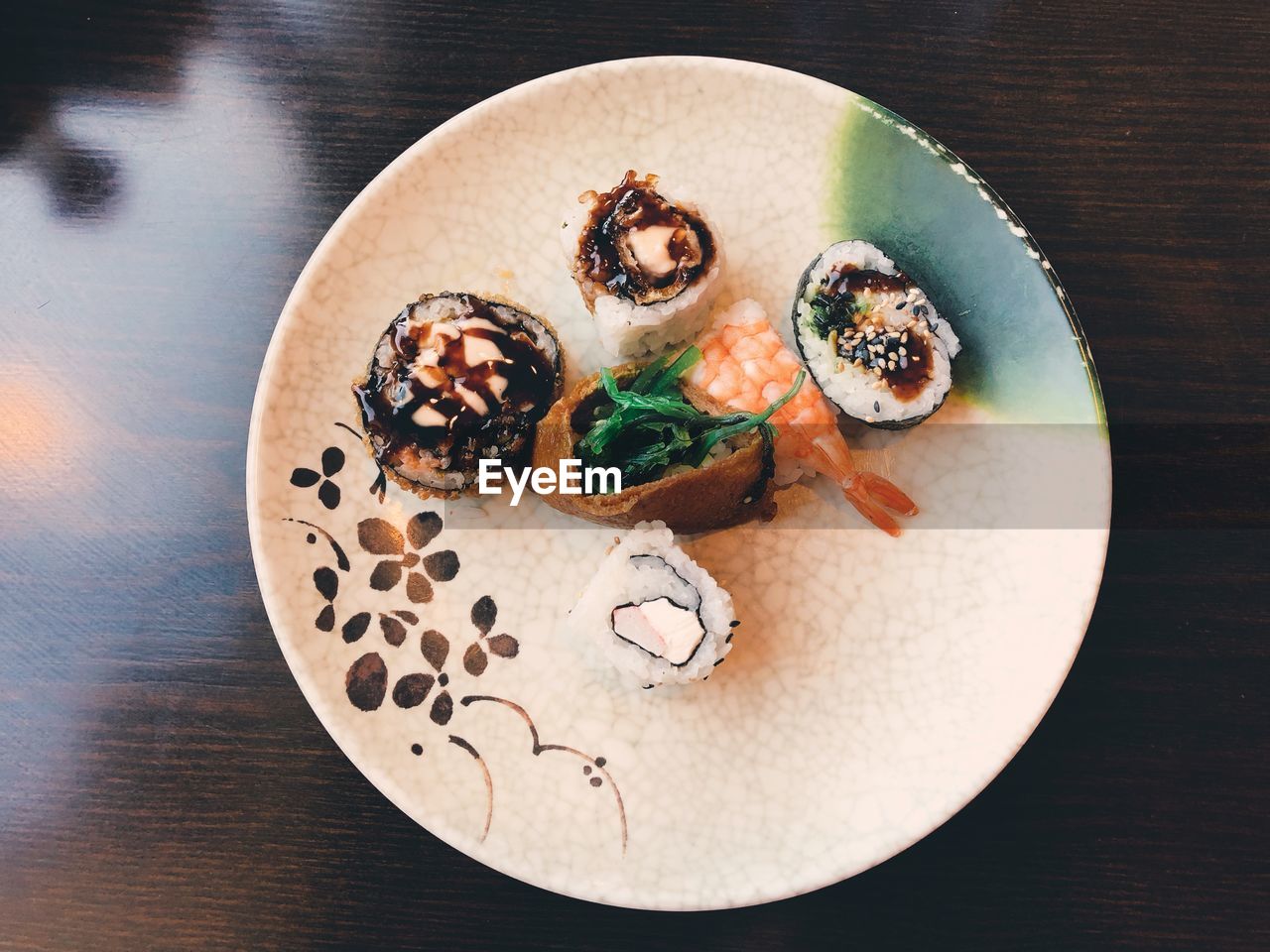 HIGH ANGLE VIEW OF BREAKFAST IN PLATE