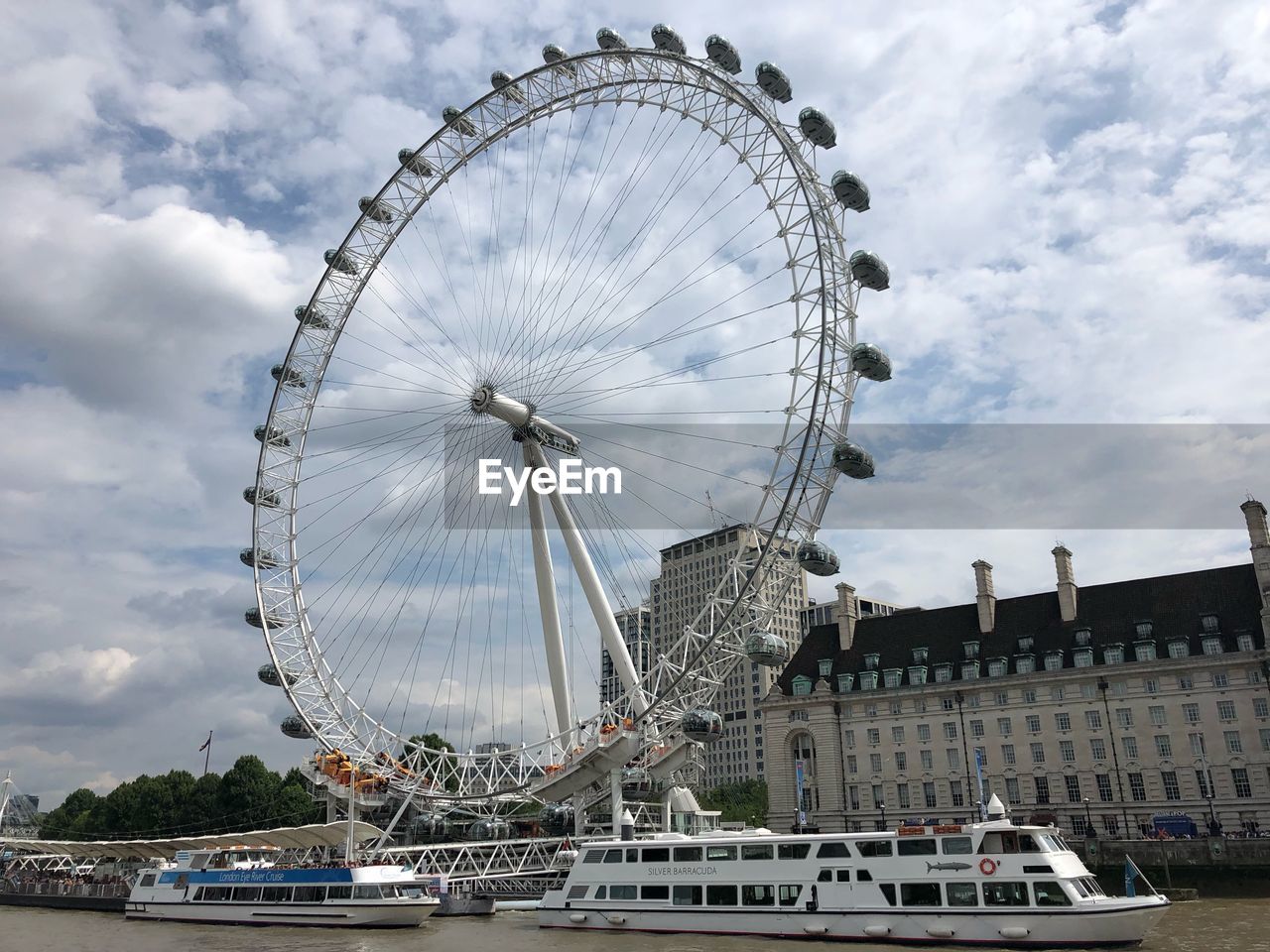 FERRIS WHEEL IN CITY