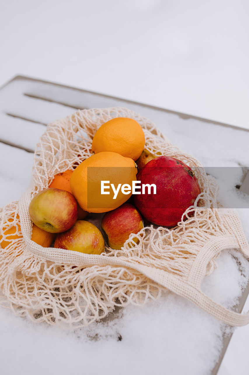 HIGH ANGLE VIEW OF FRESH FRUITS IN BASKET
