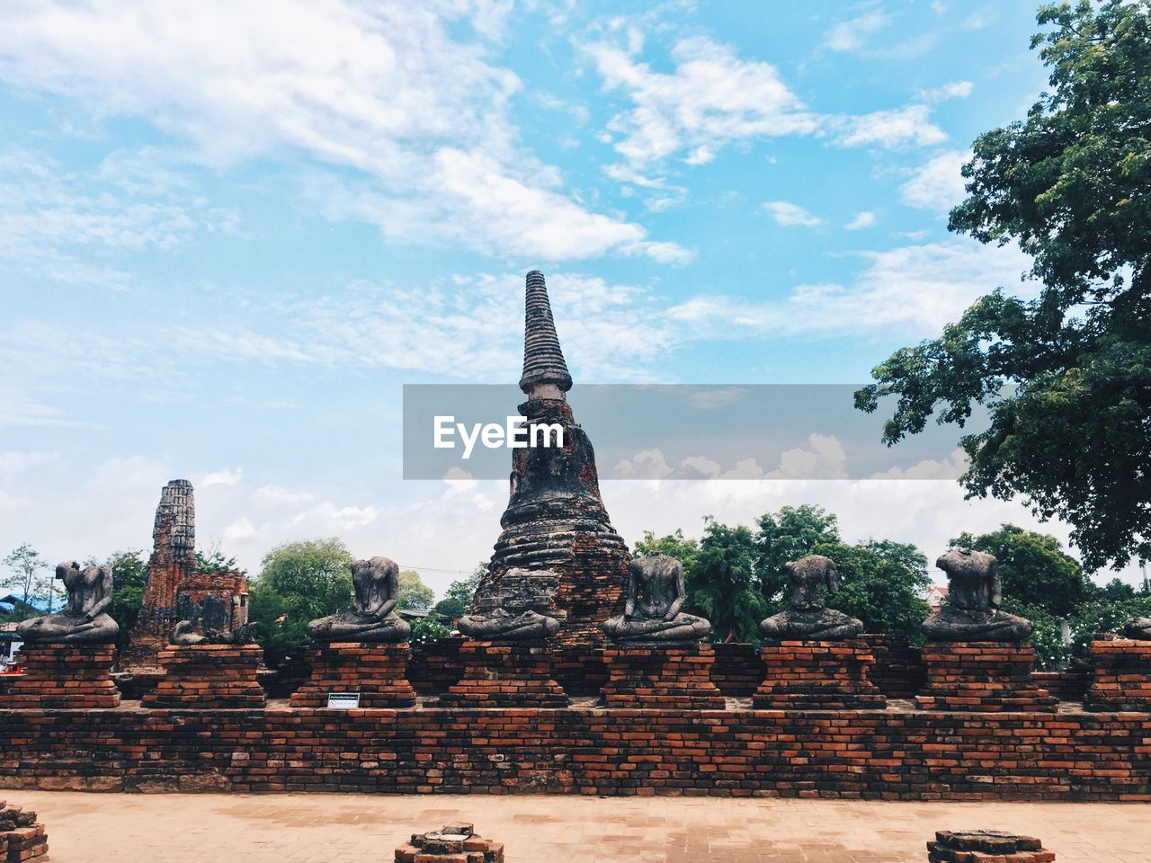 VIEW OF TEMPLE BUILDING AGAINST SKY