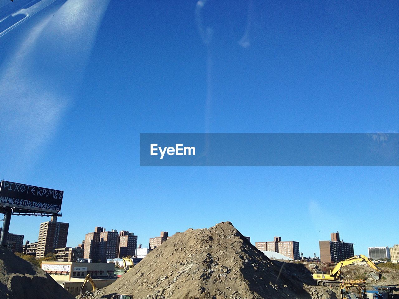 VIEW OF BUILDINGS IN CITY