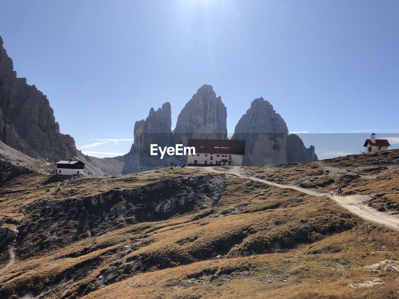 PANORAMIC VIEW OF LANDSCAPE AND MOUNTAINS AGAINST SKY