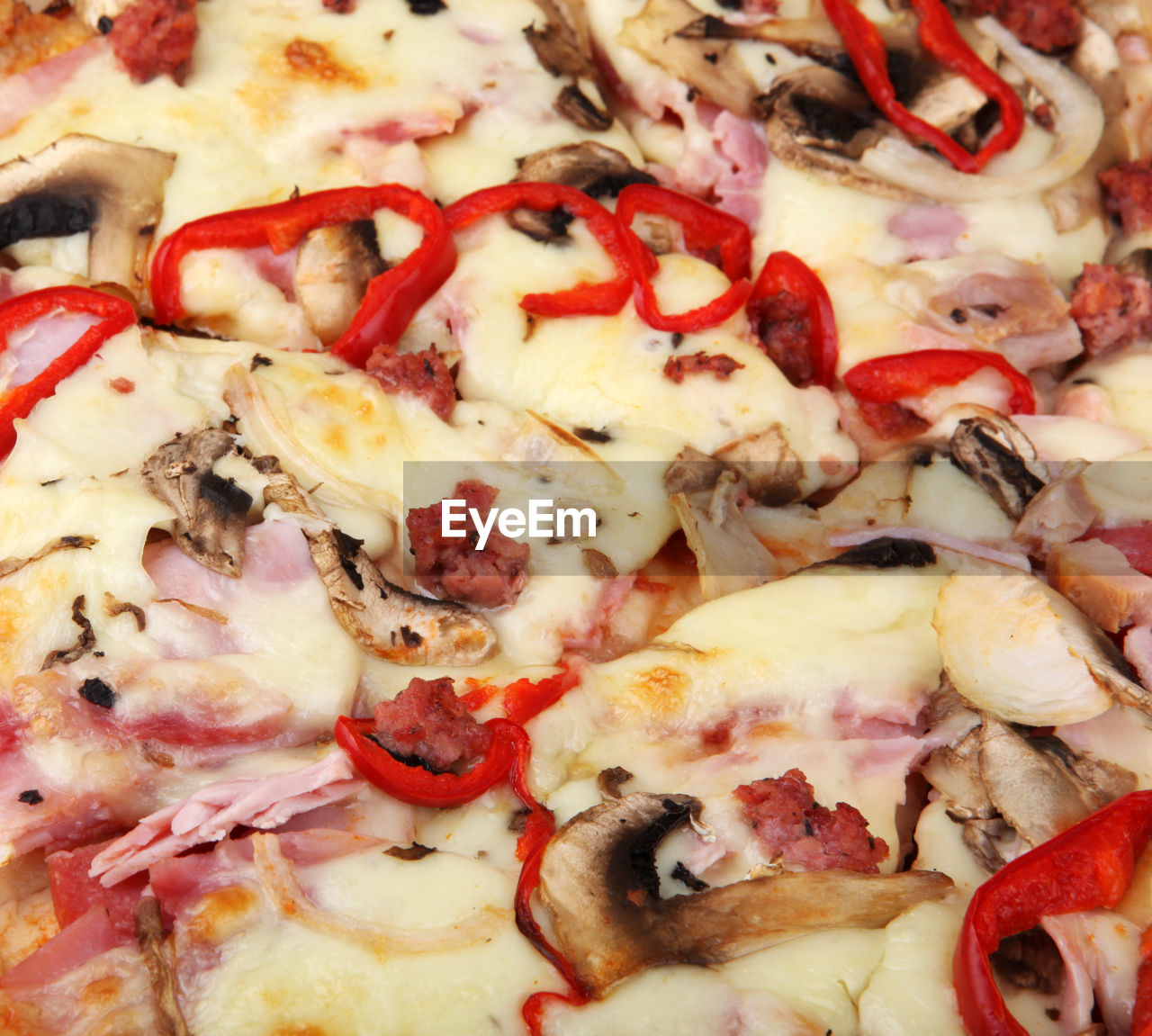 CLOSE-UP OF PIZZA WITH STRAWBERRIES