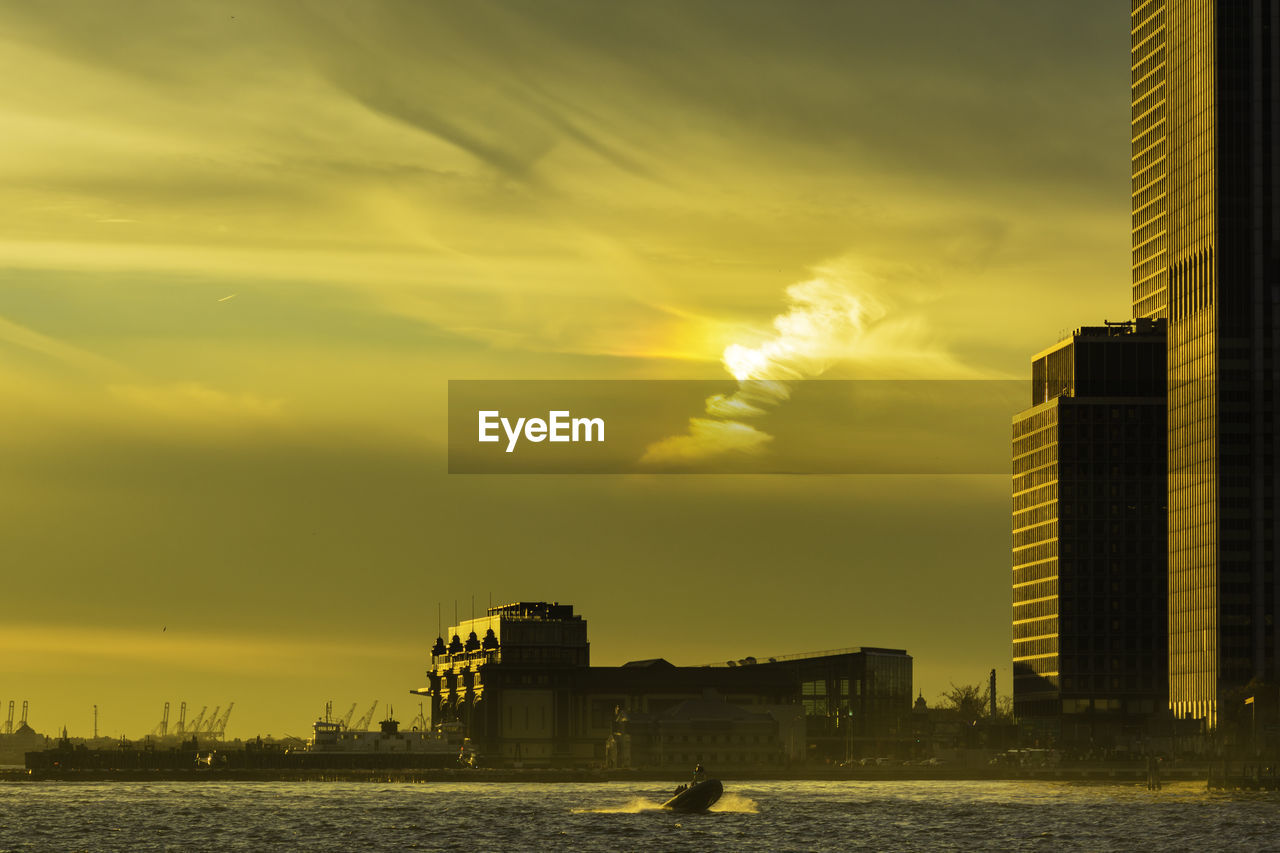 VIEW OF SEA AGAINST SKY DURING SUNSET