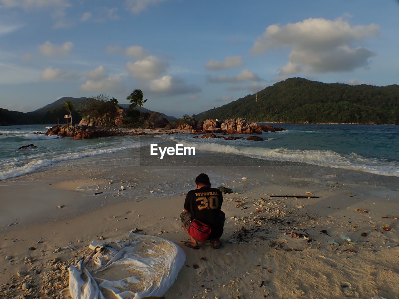 PANORAMIC VIEW OF BEACH AGAINST SKY