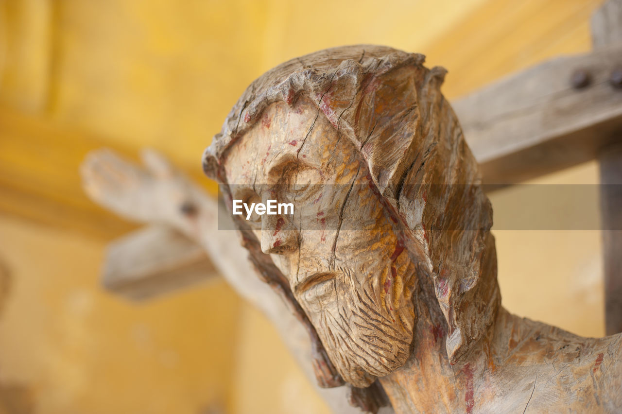 wood, close-up, focus on foreground, sculpture, art, statue, craft, animal, no people, representation, macro photography, animal themes, creativity, architecture, outdoors, day, human representation, nature, animal body part, animal wildlife