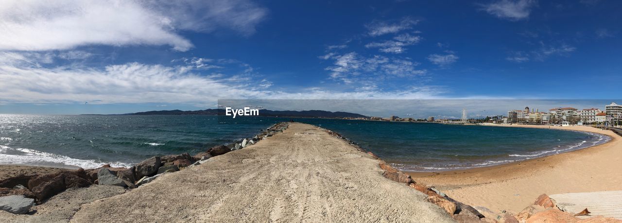 PANORAMIC SHOT OF SEA AGAINST SKY