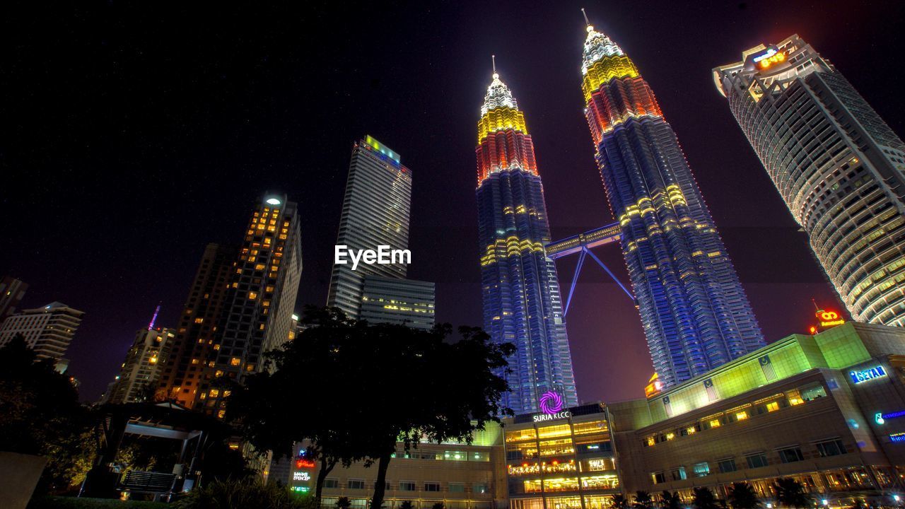 LOW ANGLE VIEW OF MODERN BUILDINGS AT NIGHT