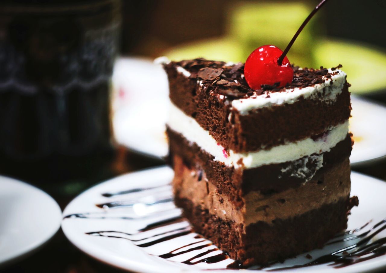 CLOSE-UP OF CAKE WITH ICE CREAM