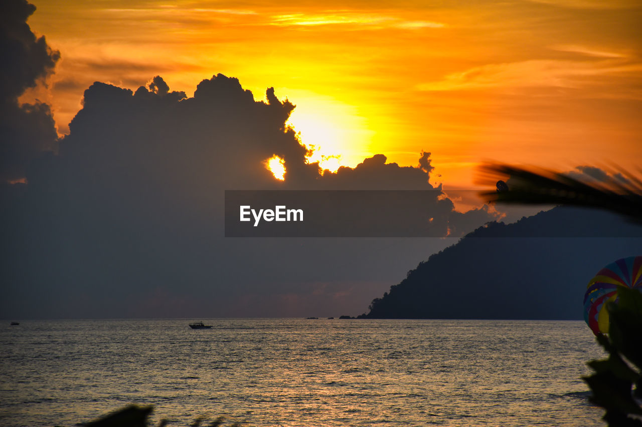 SCENIC VIEW OF SUNSET OVER SEA