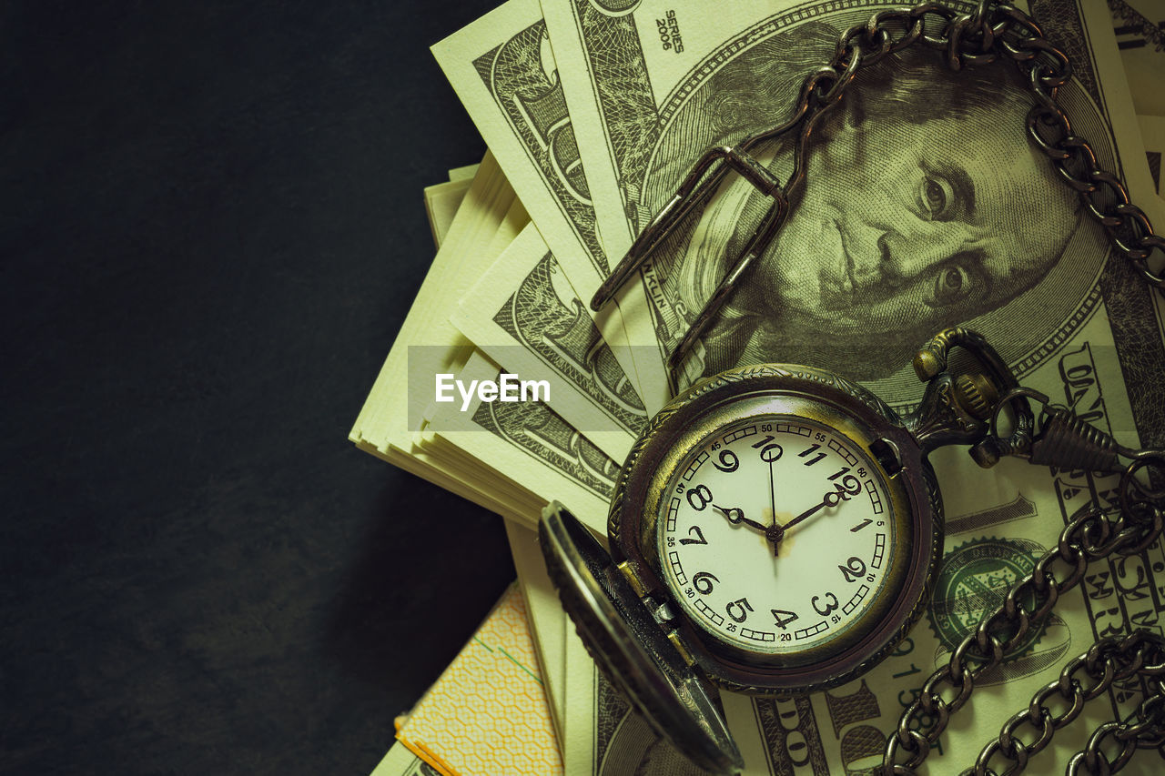 CLOSE-UP OF CLOCK ON TABLE AGAINST WALL AT HOME