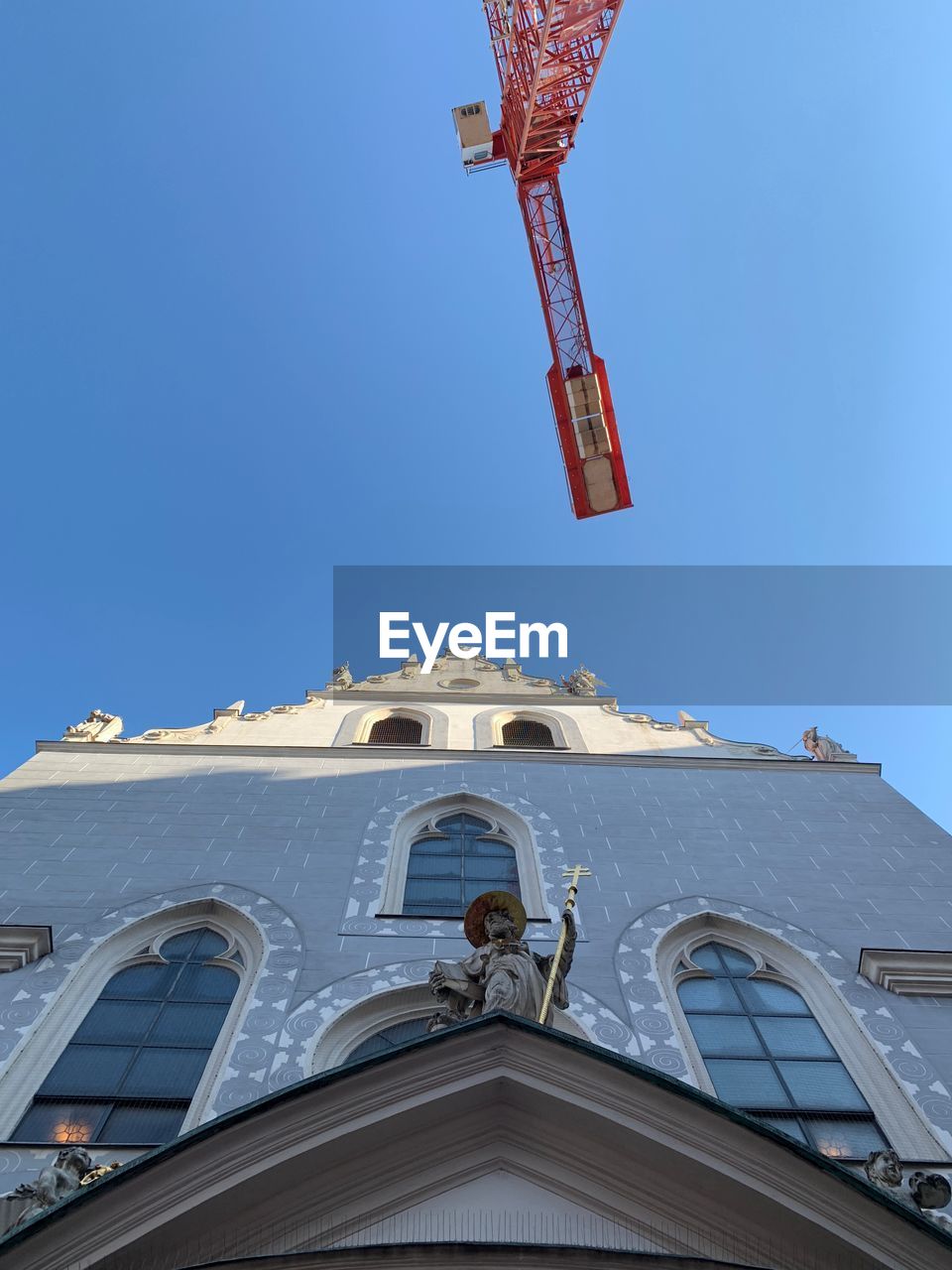 LOW ANGLE VIEW OF TRADITIONAL BUILDING AGAINST CLEAR SKY