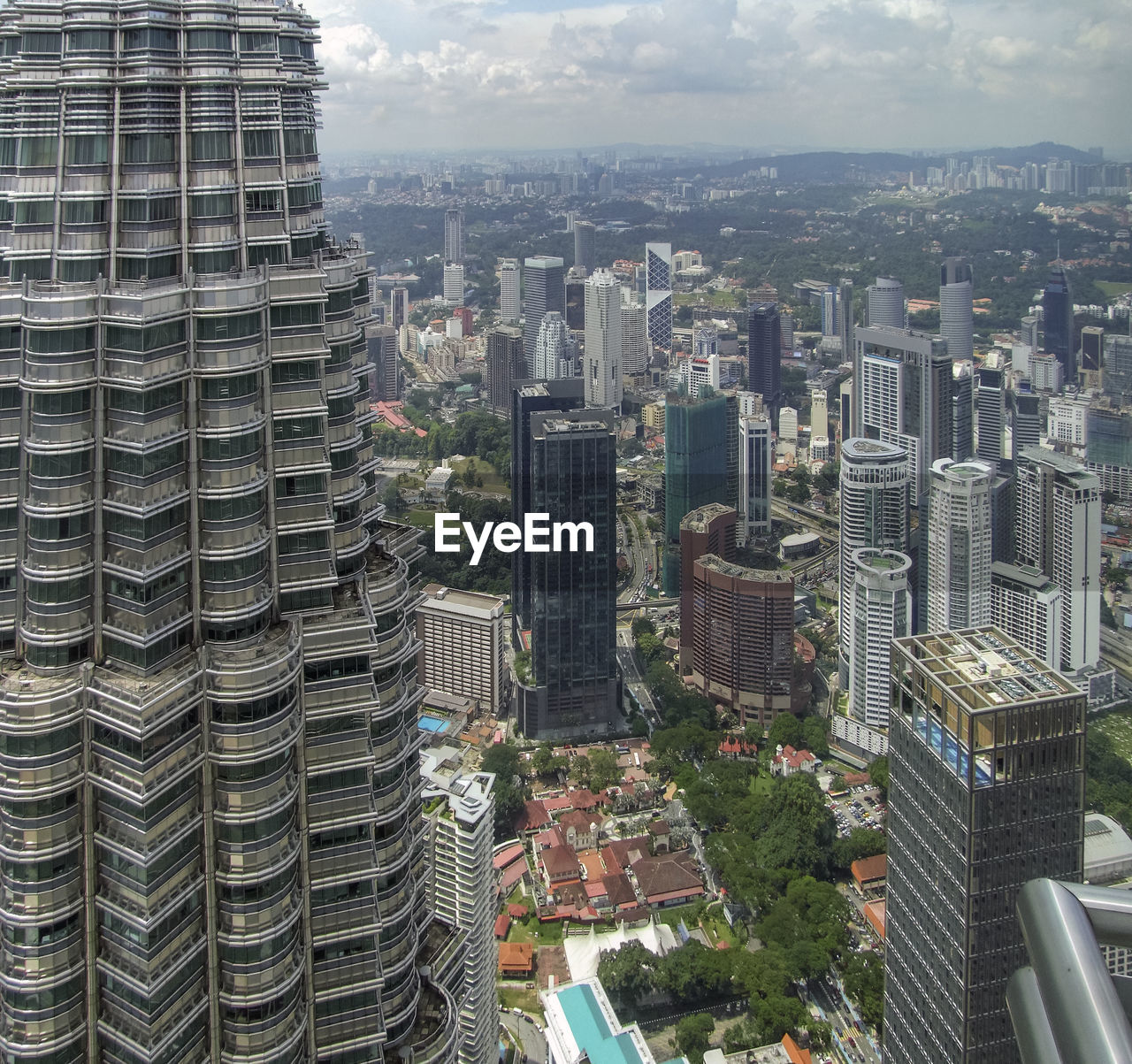 HIGH ANGLE VIEW OF BUILDINGS AGAINST SKY