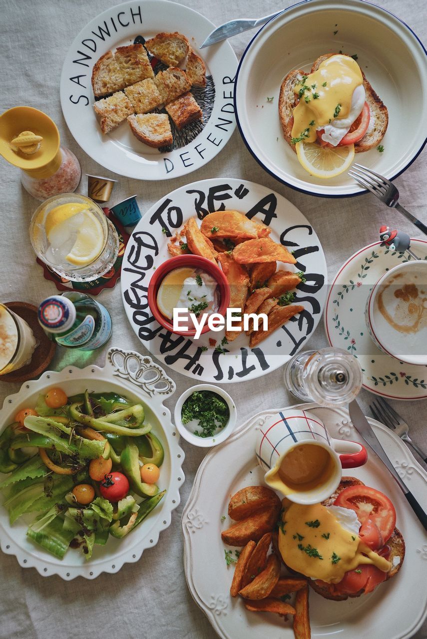 HIGH ANGLE VIEW OF FOOD SERVED IN PLATE