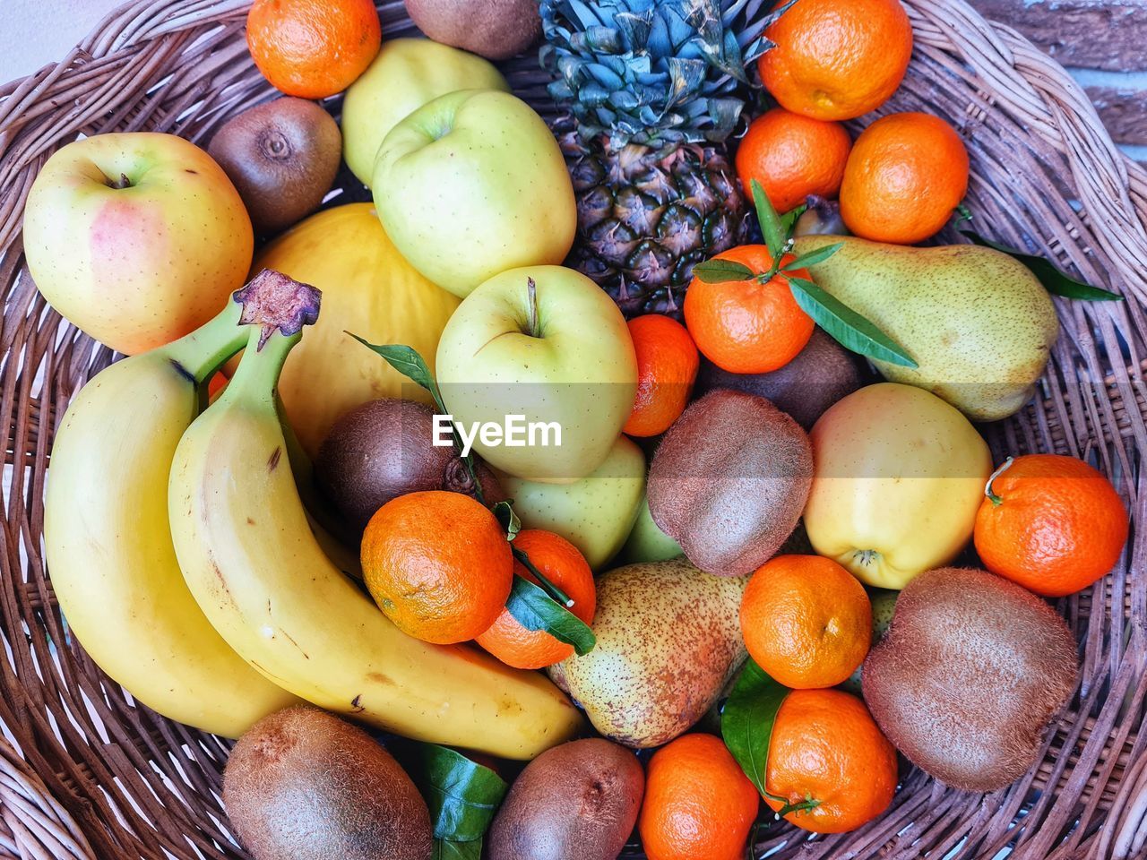 HIGH ANGLE VIEW OF APPLES AND FRUITS IN BASKET