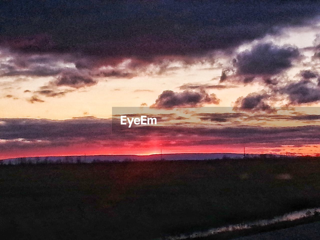 SCENIC VIEW OF DRAMATIC SKY OVER LANDSCAPE