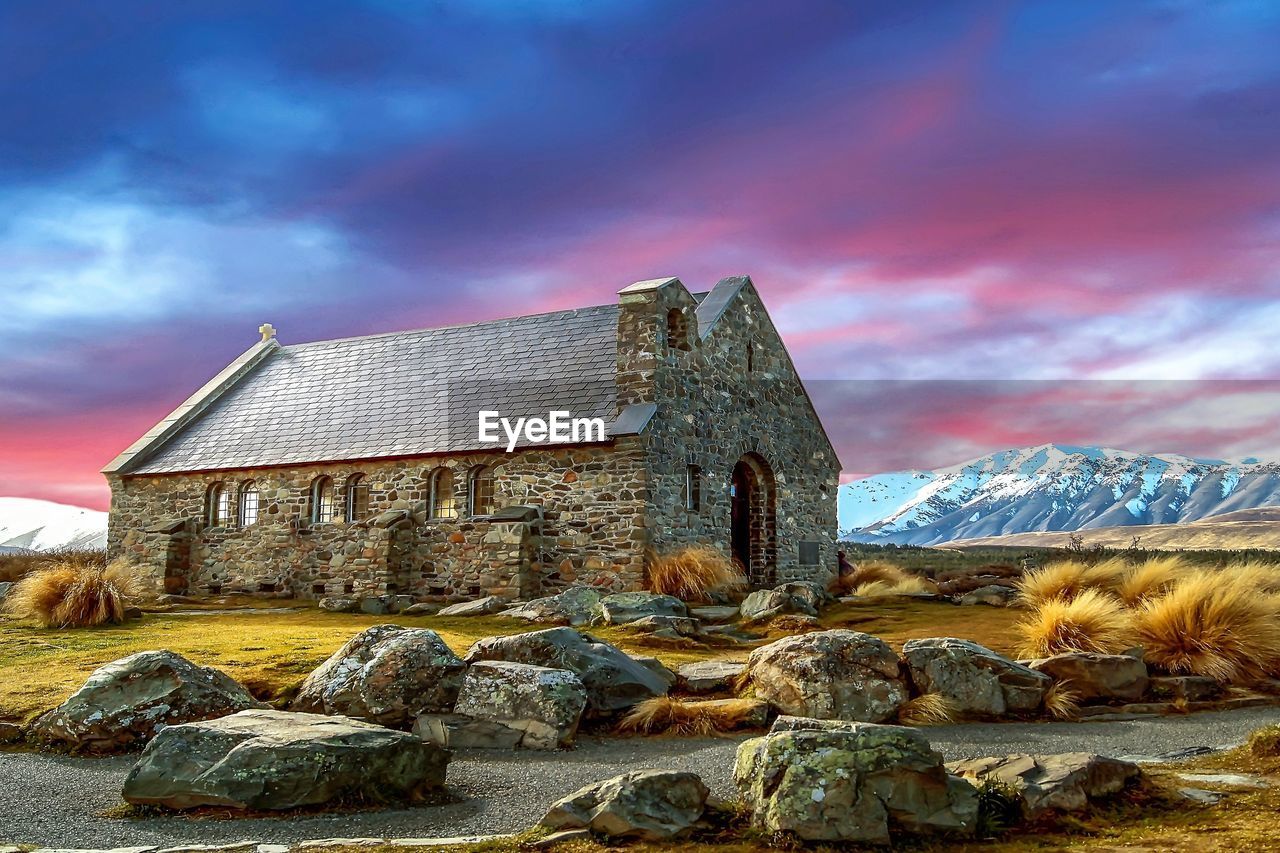 VIEW OF ABANDONED HOUSE AGAINST SKY